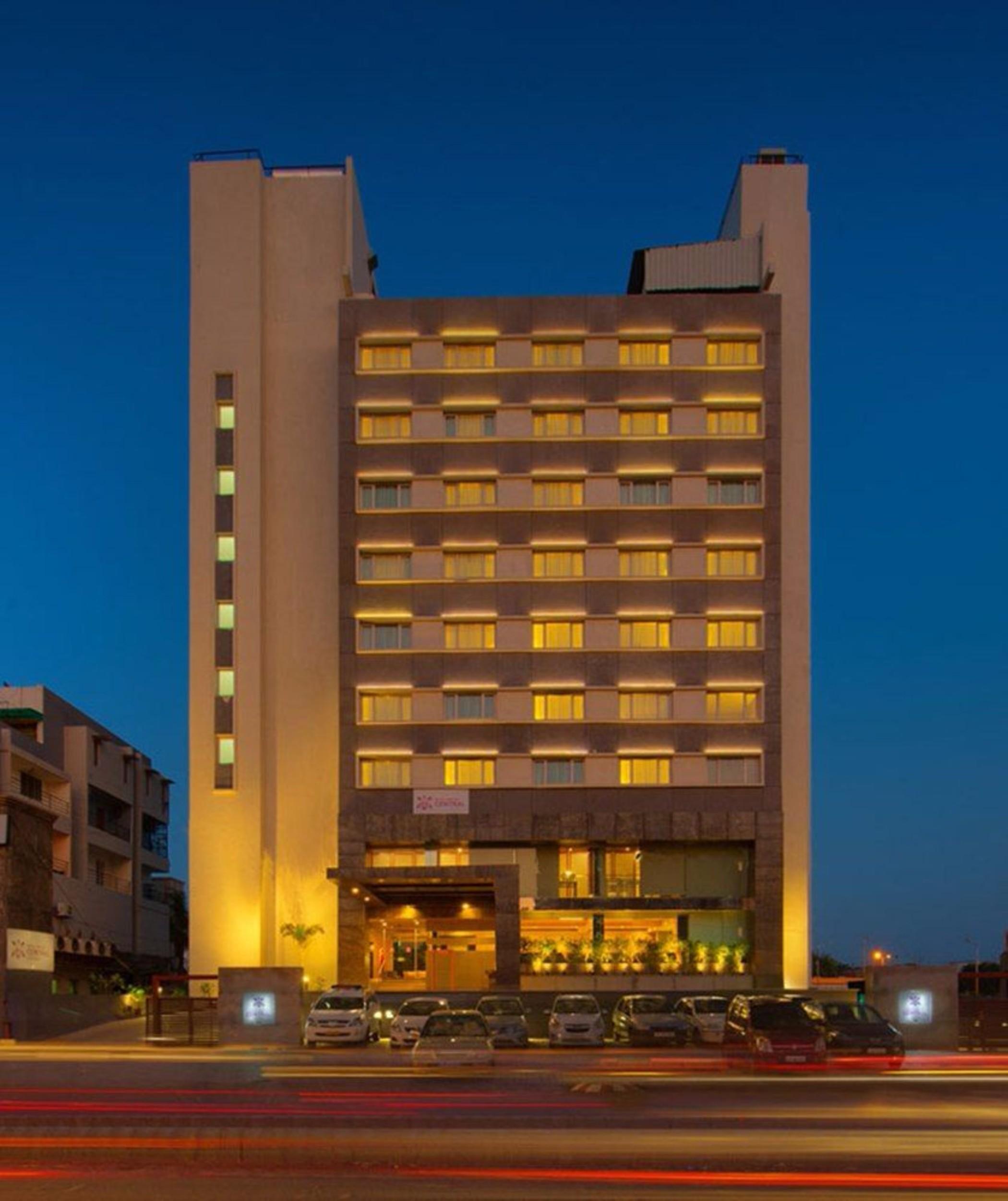 فندق فَدودارافي  رويال أوركيد سنترال أكوتا - فادودارا المظهر الخارجي الصورة